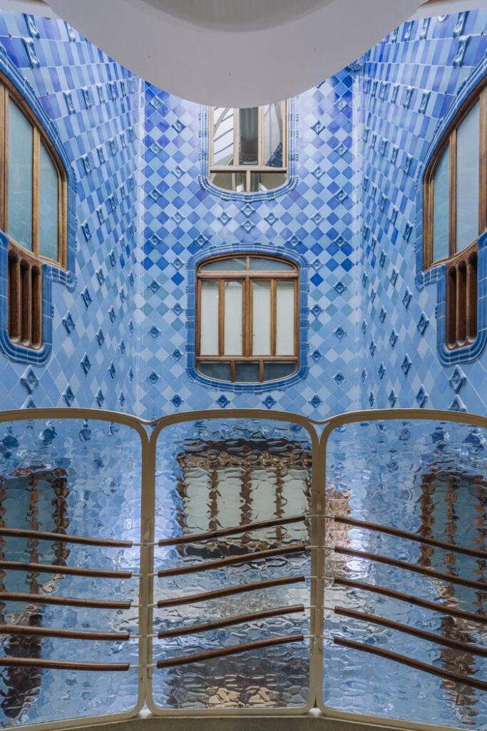 6-cose-da-vedere-barcellona-cas- batllo-patio-llums